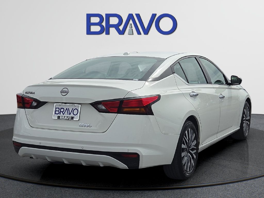 Used 2025 Nissan Altima 2.5 SV FWD image 4