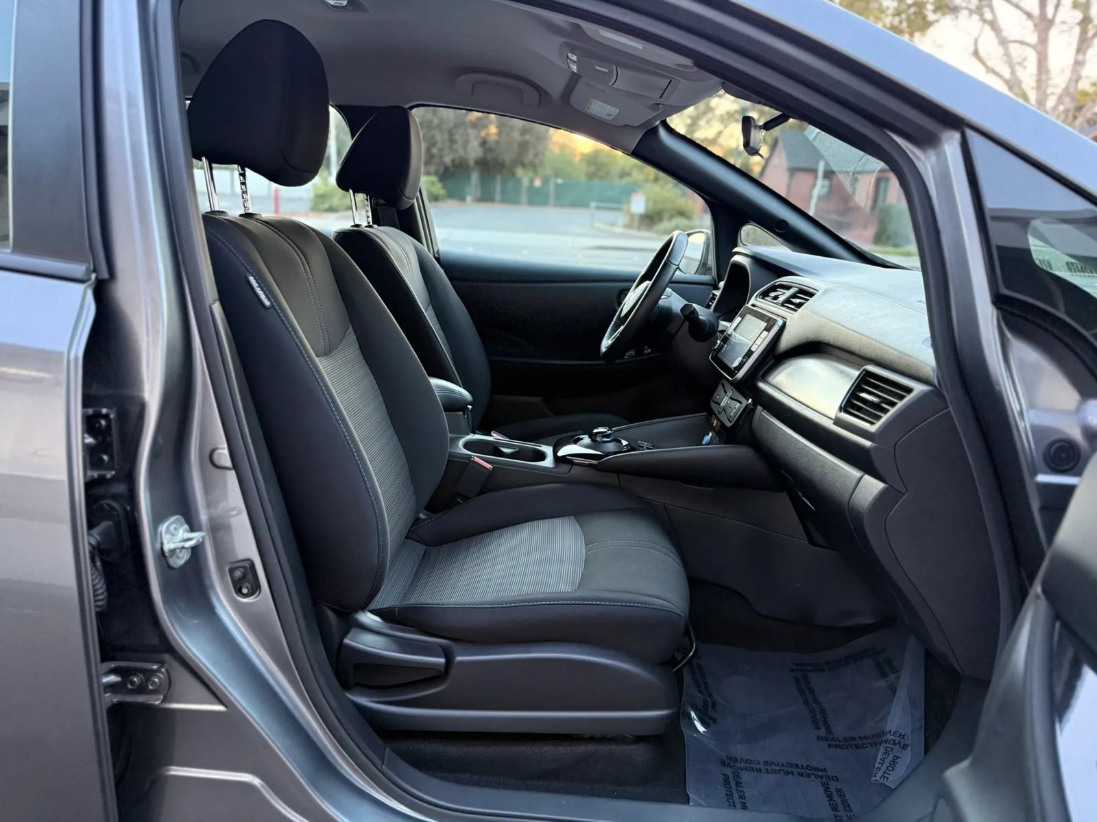 Used 2021 Nissan Leaf SV FWD image 12