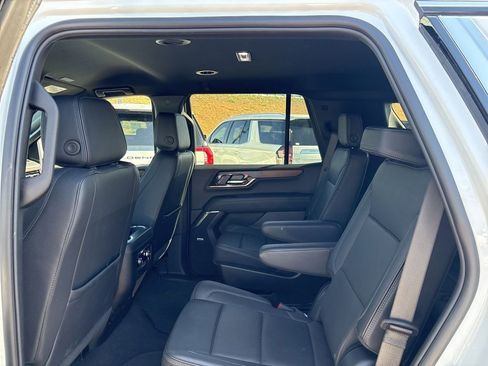 Used 2025 GMC Yukon Denali AWD/4WD image 2