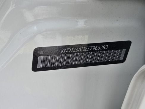 Used 2025 Kia Soul LX w/ LX Technology Package FWD image 40