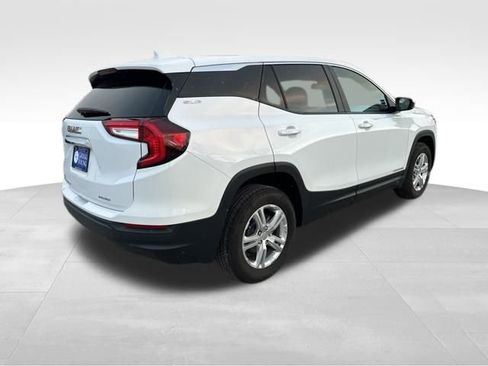 Used 2024 GMC Terrain SLE image 8