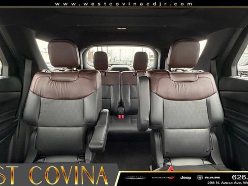 Used 2024 Ford Explorer Platinum w/ Technology Package AWD/4WD image 27