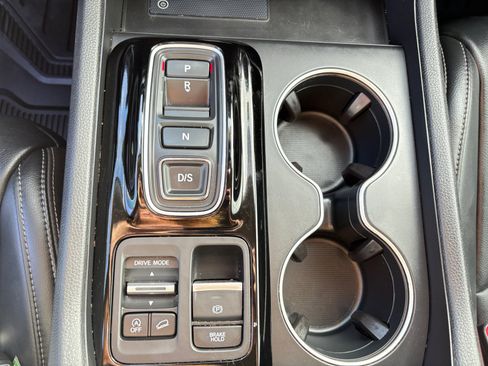Used 2024 Honda Pilot Touring image 19
