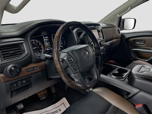 Used 2018 Nissan Titan Platinum Reserve image 10