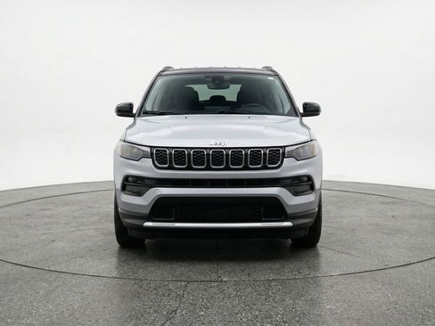 Used 2025 Jeep Compass Limited AWD/4WD image 2