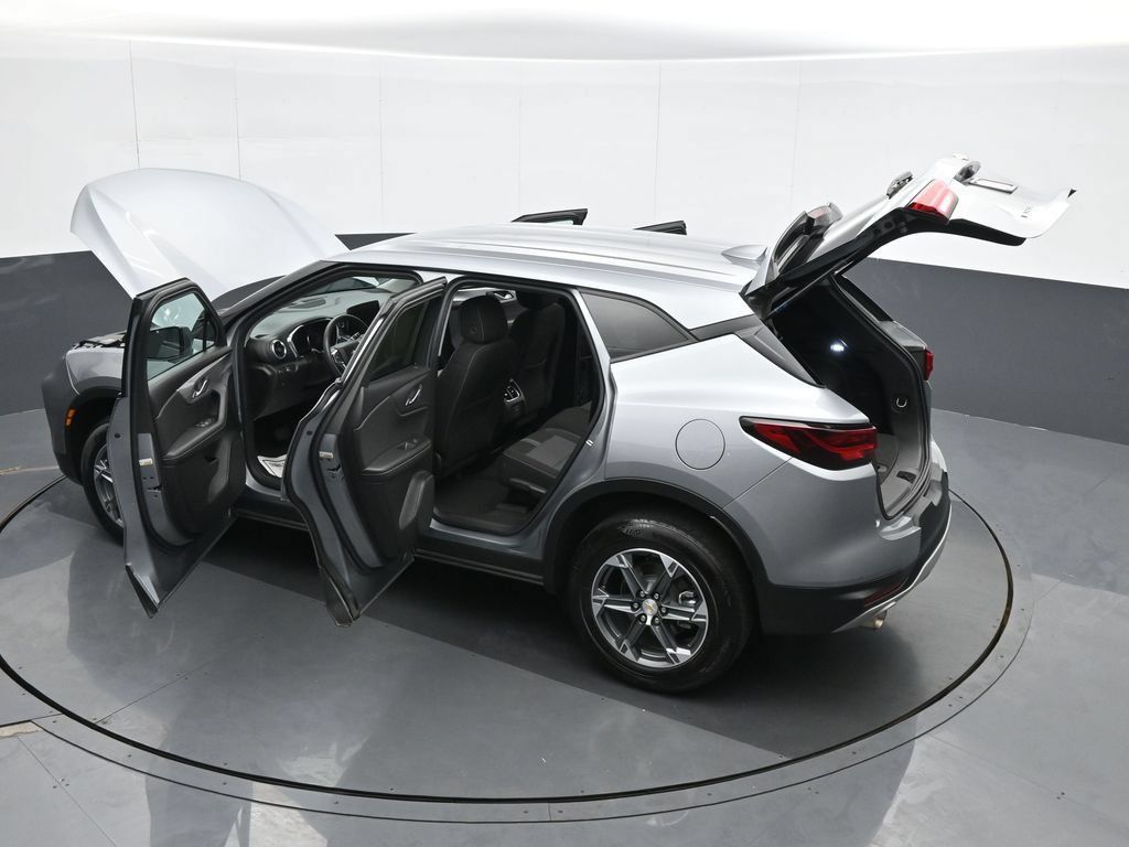 Used 2025 Chevrolet Blazer LT FWD image 39