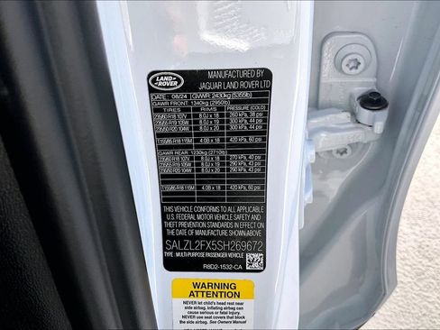 Certified 2025 Land Rover Range Rover Evoque Dynamic SE AWD/4WD image 17