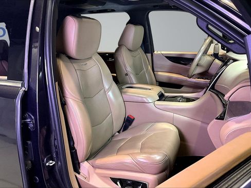 Used 2018 Cadillac Escalade ESV Platinum AWD/4WD image 29