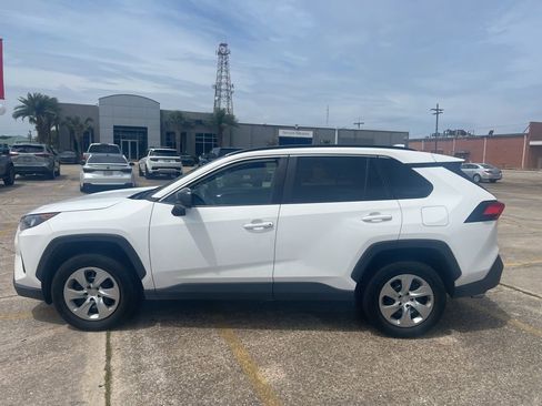 Used 2021 Toyota RAV4 LE FWD image 4