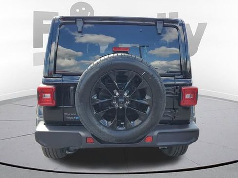 Used 2025 Jeep Wrangler Unlimited Sahara AWD/4WD image 4