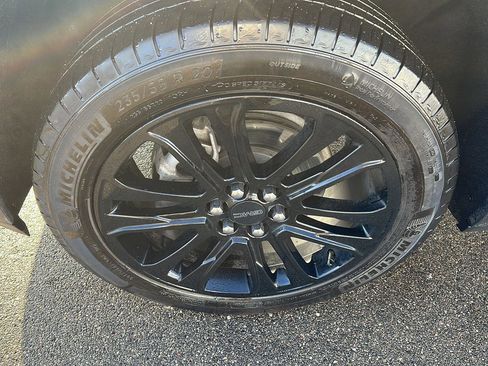 Used 2023 GMC Acadia SLE w/ Driver Convenience Package image 2