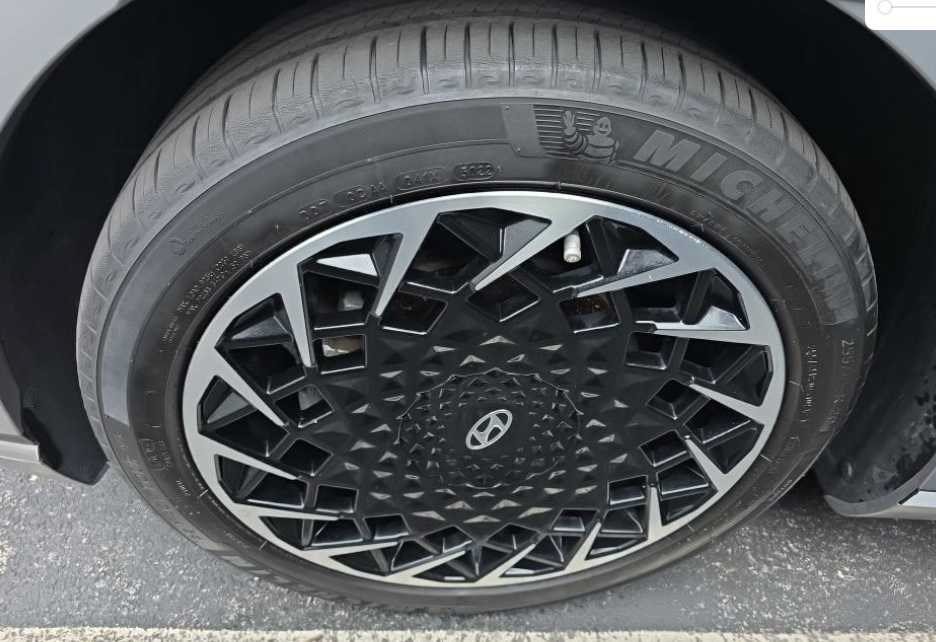 Certified 2023 Hyundai Ioniq 5 Limited AWD/4WD image 7
