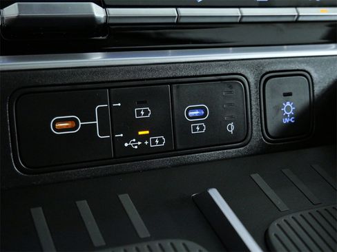 Used 2025 Hyundai Santa Fe Limited image 26