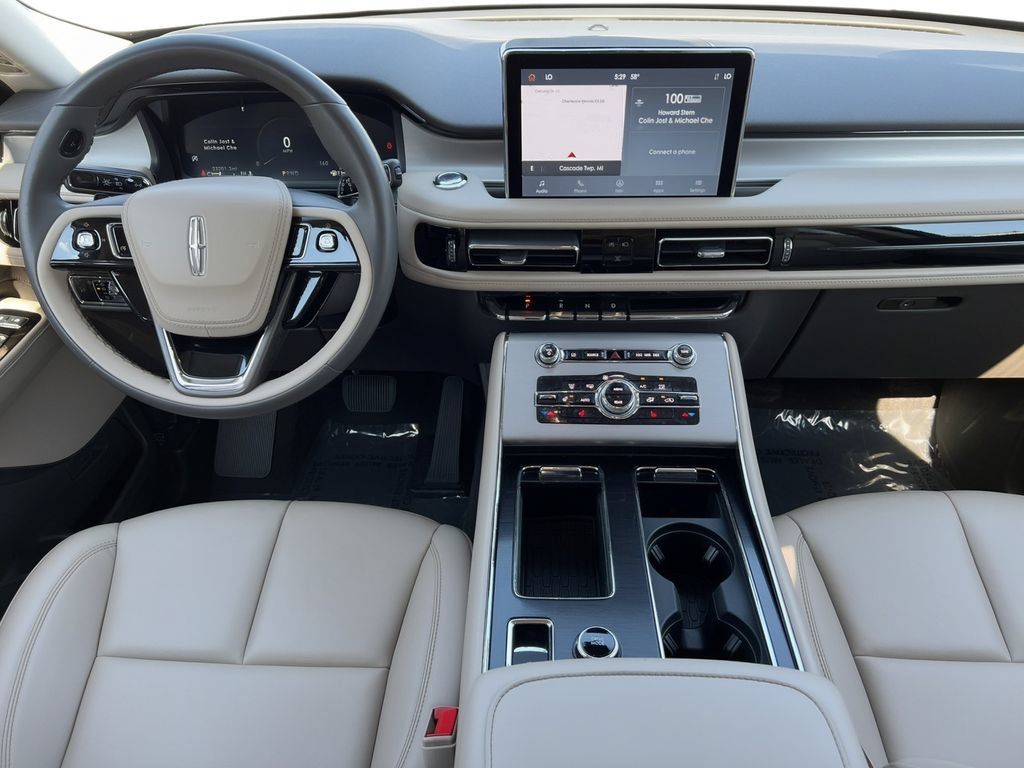 Used 2023 Lincoln Aviator AWD w/ Premium Package image 5
