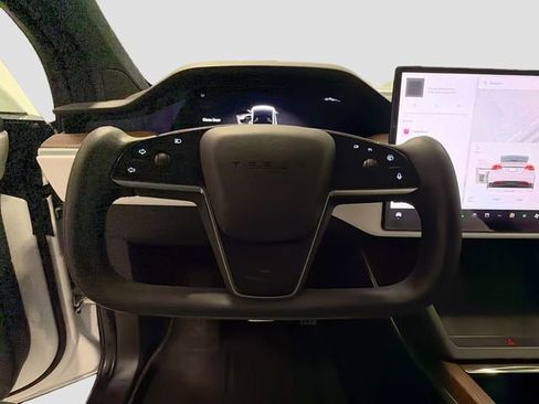 Used 2022 Tesla Model X image 9