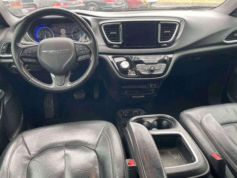 Used 2019 Chrysler Pacifica Touring-L Plus w/ S Appearance Package image 8