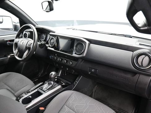 Used 2017 Toyota Tacoma TRD Sport image 42