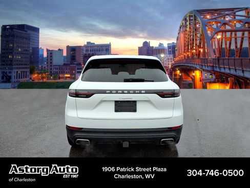 Used 2021 Porsche Cayenne image 4