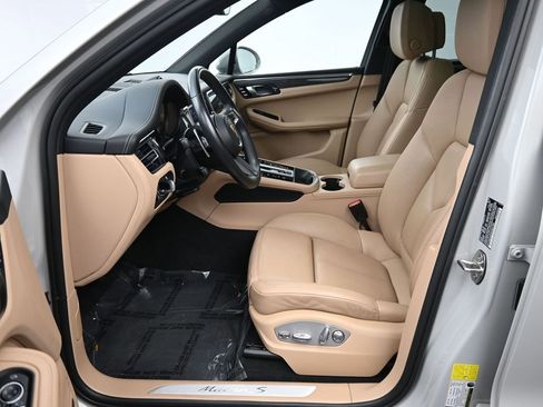 Certified 2022 Porsche Macan S image 10