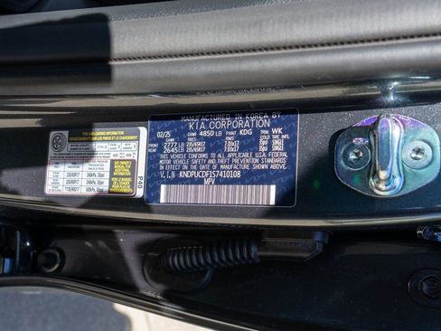 Used 2025 Kia Sportage LX image 32