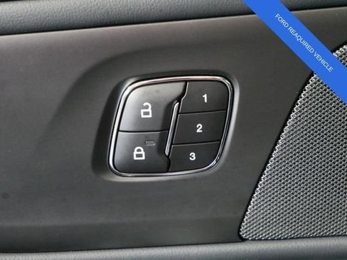 Used 2024 Lincoln Nautilus Premier w/ Jet Appearance Package AWD/4WD image 18