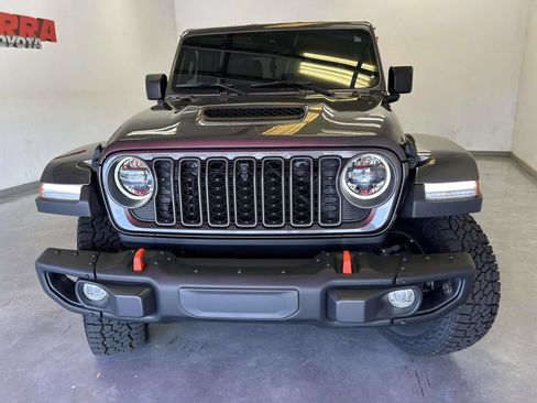 Used 2025 Jeep Gladiator Mojave AWD/4WD image 7