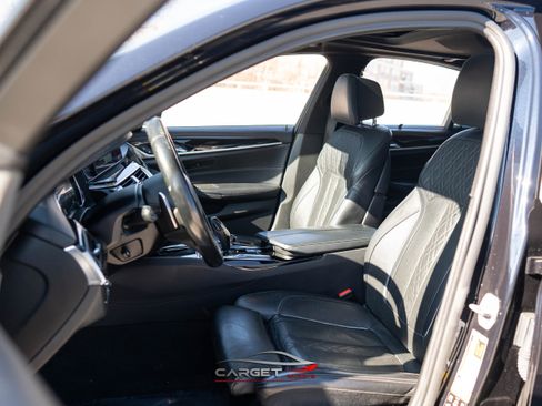 Used 2018 BMW M550i xDrive xDrive w/ Driving Assistance Package image 14