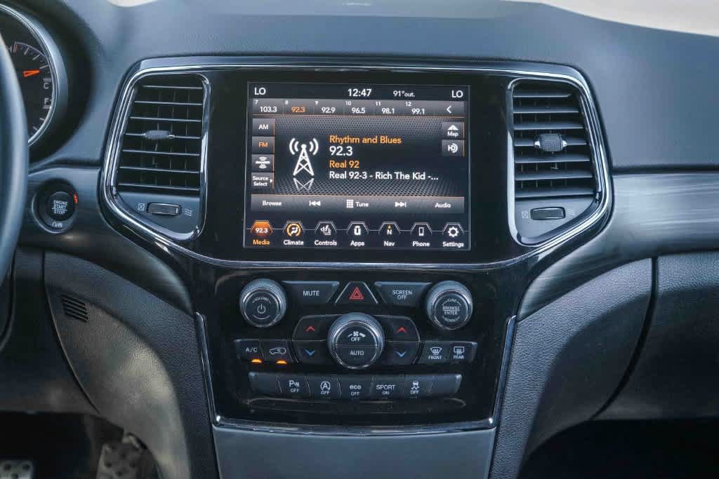 Used 2022 Jeep Grand Cherokee Laredo X RWD image 12