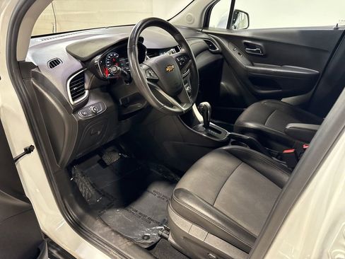Used 2017 Chevrolet Trax LT w/ LT Convenience Package FWD image 22