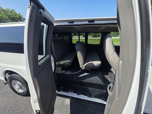 Used 2017 Chevrolet Express 3500 LT w/ LT Preferred Equipment Group RWD image 13