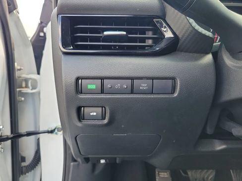 Used 2024 Nissan Sentra SV FWD image 22
