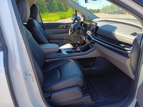Used 2026 Kia Carnival FWD image 17