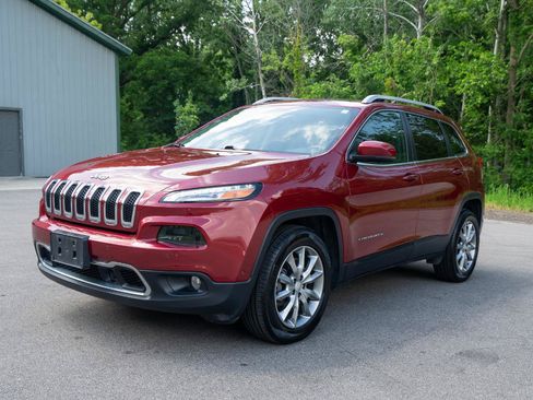 Used 2017 Jeep Cherokee Limited w/ Luxury Group AWD/4WD image 7
