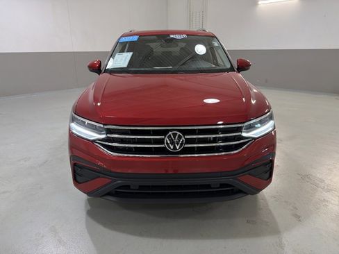 Used 2023 Volkswagen Tiguan SE w/ Panoramic Sunroof Package image 2