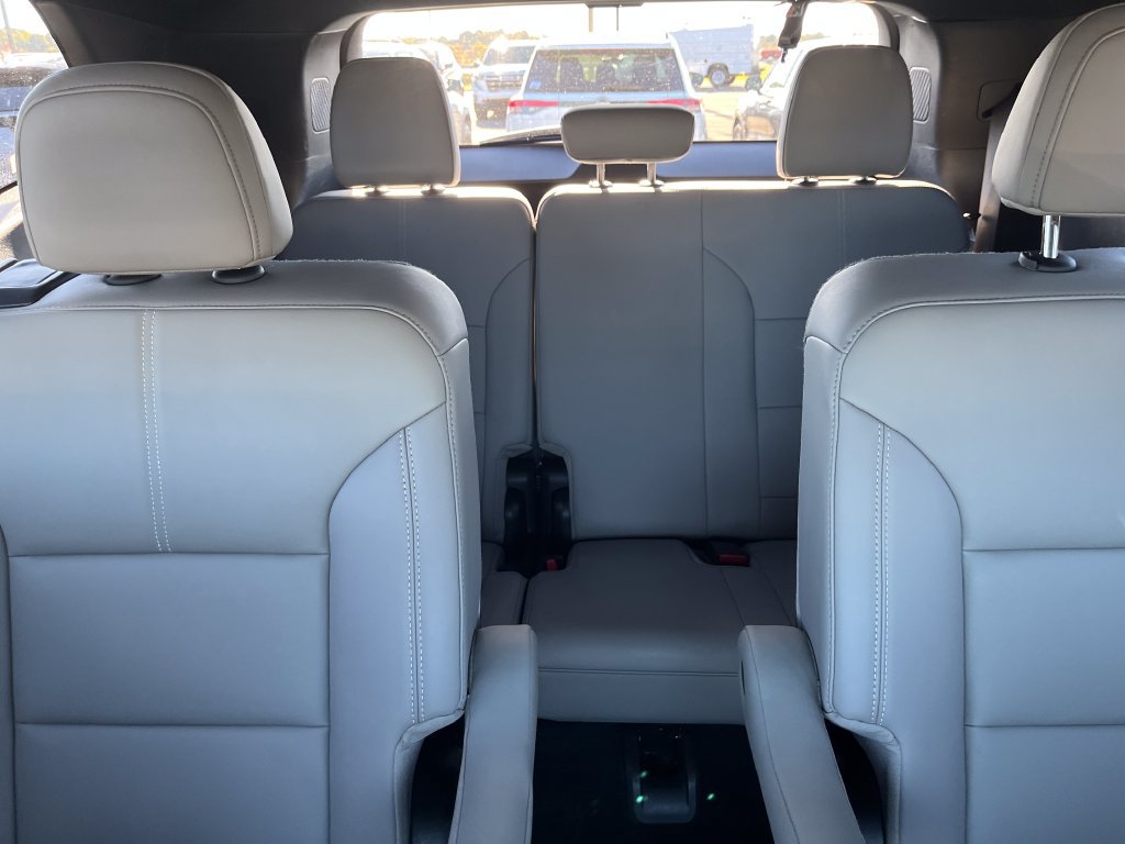 Used 2026 GMC Acadia Elevation w/ Elevation Premium Package FWD image 22