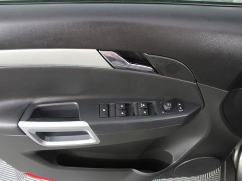 Used 2012 Chevrolet Captiva Sport LT w/ Convenience Package image 11