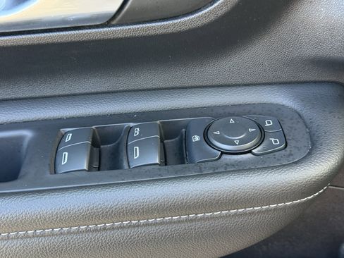 Used 2024 GMC Terrain SLE image 27