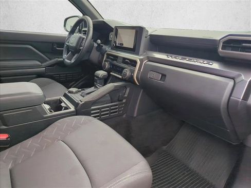 Used 2025 Toyota Tacoma SR5 AWD/4WD image 22