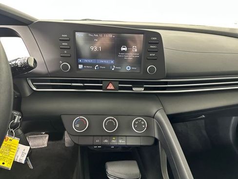 Used 2025 Hyundai Elantra SE image 21