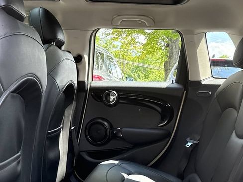 Used 2019 MINI Cooper S w/ Signature Upholstery Package FWD image 21