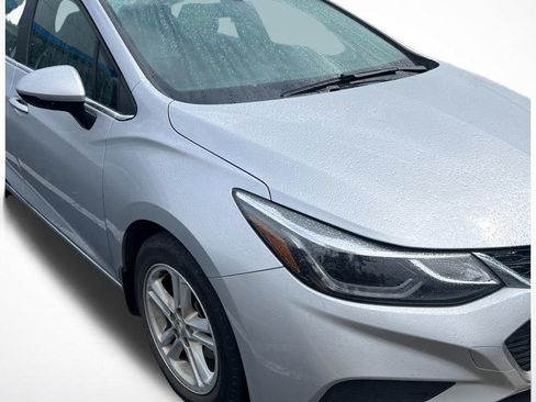 Used 2016 Chevrolet Cruze LT w/ Sun And Sound Package FWD image 4
