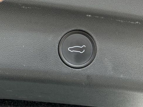 Used 2022 Tesla Model Y Performance image 32