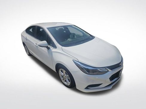 Used 2017 Chevrolet Cruze LT w/ Convenience Package FWD image 4