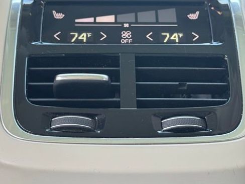 Used 2017 Volvo XC90 T6 Momentum w/ Vision Package image 4