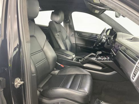 Used 2021 Porsche Cayenne GTS image 28