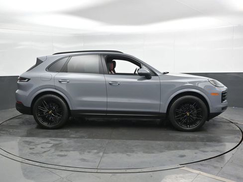 Used 2024 Porsche Cayenne image 4