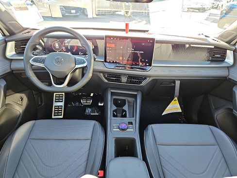 New 2026 Volkswagen Tiguan SE R-Line FWD image 9