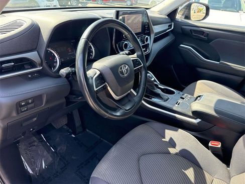 Used 2023 Toyota Highlander LE image 27
