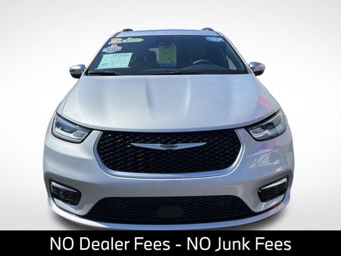 Used 2023 Chrysler Pacifica Pinnacle FWD image 4