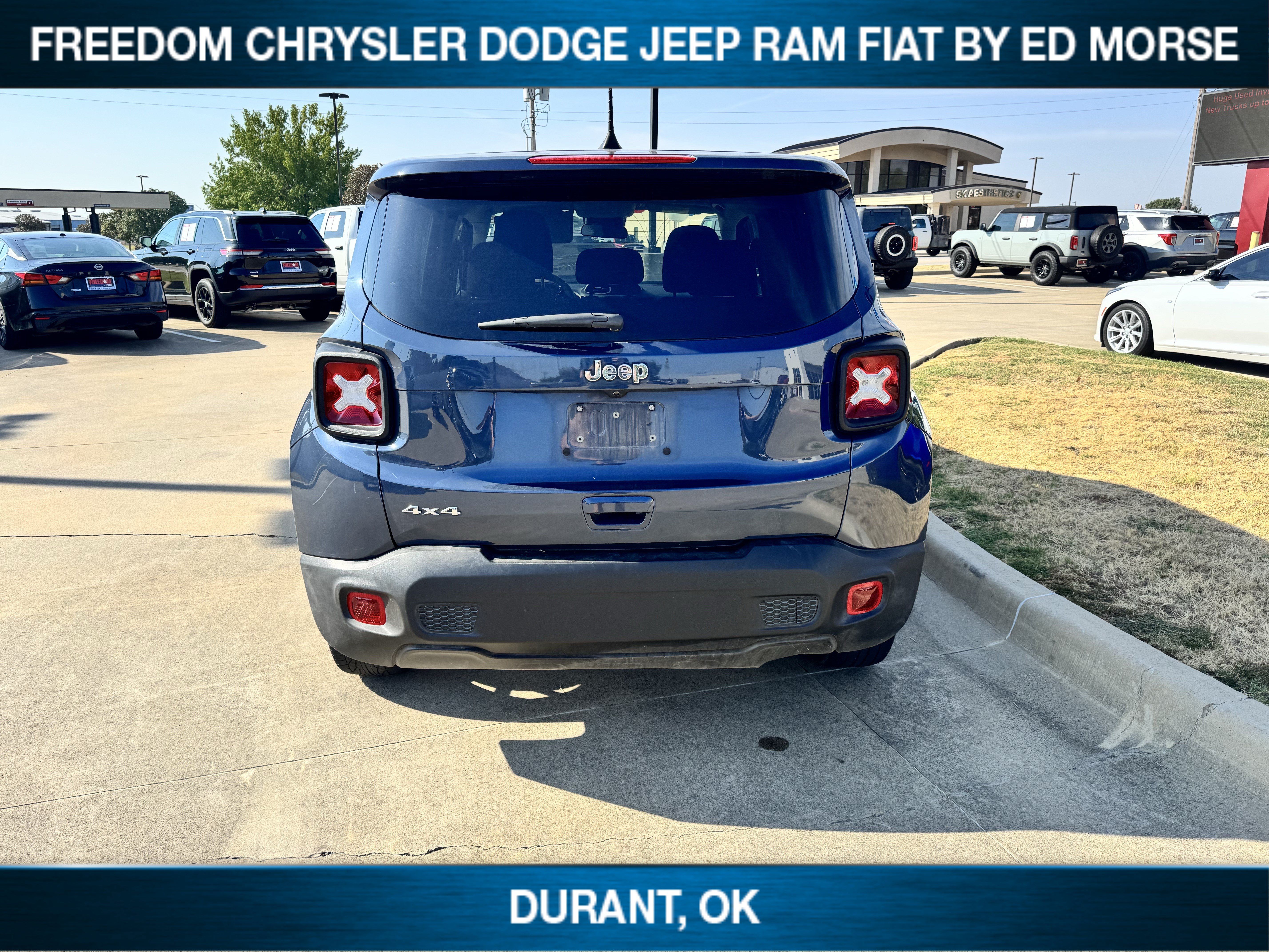 Used 2023 Jeep Renegade Latitude AWD/4WD image 5